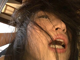 白い変態 アンナ とんでもない性癖を持つルーマニア×日本のハーフ女子大生が自ら望んで緊縛AVデビュー　サンプル画像02